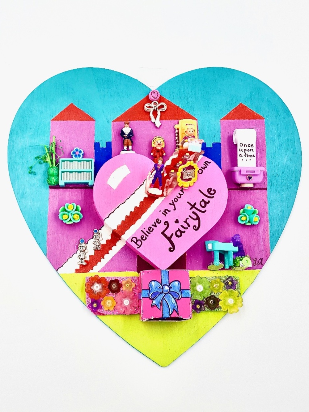 Polly Pocket and Trendmasters Fairytale Heart Castle Princess and Prince Art